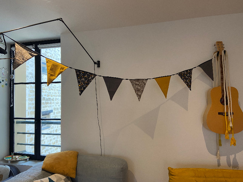 Guirlande de fanions triangles personnalisée en tissu