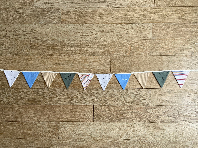 Guirlande de fanions triangles personnalisée en tissu